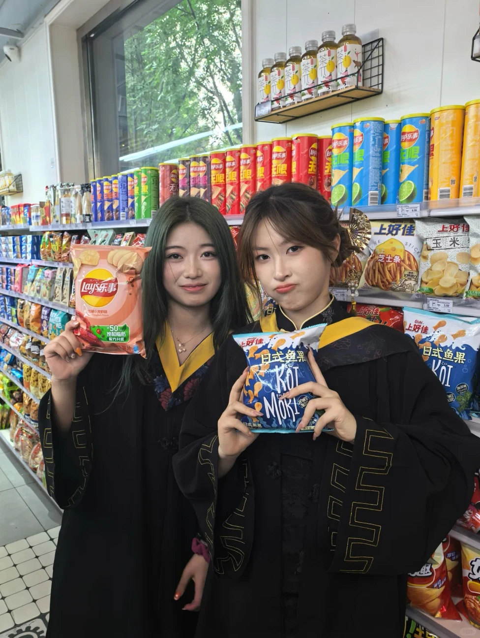 自我的梦向谁购买
答:麦叔的铺子
#小红书毕业摄影季
#被毕业照定格的青春
#告别校园的N种方式
2025-06-15